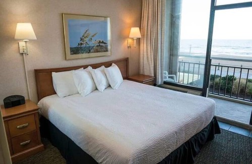 Northeast Virginia Beach Station Balnéaire | Four Sails Resort Oceanfront condo with 2 Oceanfront Balconies