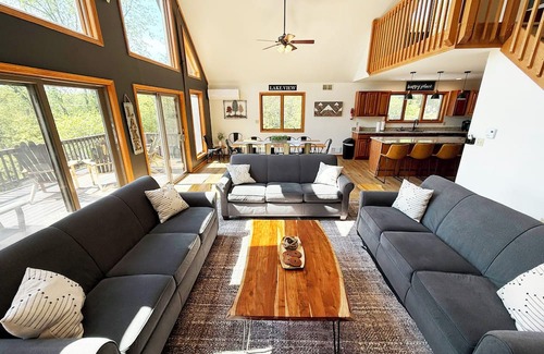Albrightsville Chalet De Ski | Lakeside Lookout Lodge - MASSIVE 6 BR Chalet w/Hot Tub Lake Beach Pool