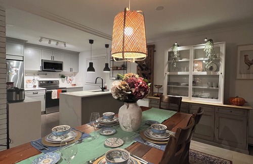 Regional District of Nanaimo Lit Et Petit-Déjeuner | Charming Guesthouse Retreat - Calm Mornings, Cozy Nights!