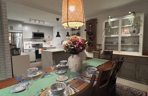 Regional District of Nanaimo Lit Et Petit-Déjeuner | Charming Guesthouse Retreat - Calm Mornings, Cozy Nights!