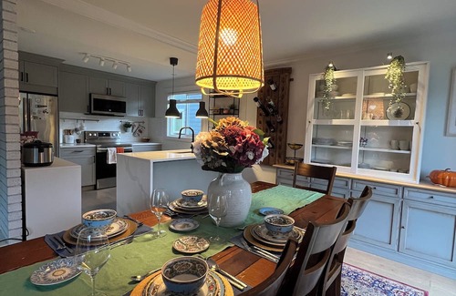 Regional District of Nanaimo Lit Et Petit-Déjeuner | Charming Guesthouse Retreat - Calm Mornings, Cozy Nights!