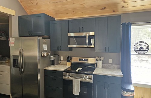 Owls Head Cabine | Private 2-bedroom cabin with WiFi in Owls Head