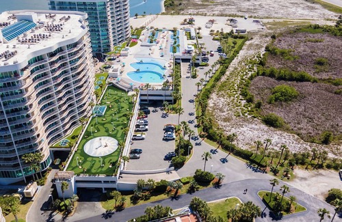 Orange Beach East Copropriété | Luxurious Bayside Four Bedroom Condo with Panoramic Views. Complimentary Boat Slip!