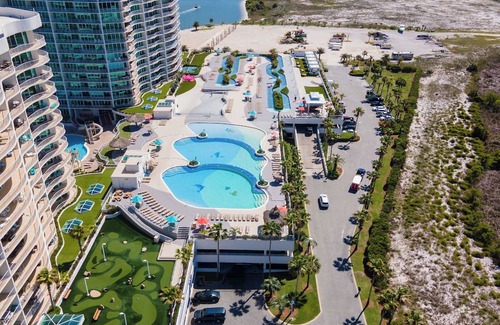 Orange Beach East Copropriété | Luxurious Bayside Four Bedroom Condo with Panoramic Views. Complimentary Boat Slip!