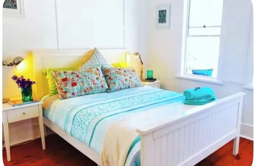 Kiama Autre | Beautiful renovated pet friendly farmhouse in the rolling green hills of Kiama