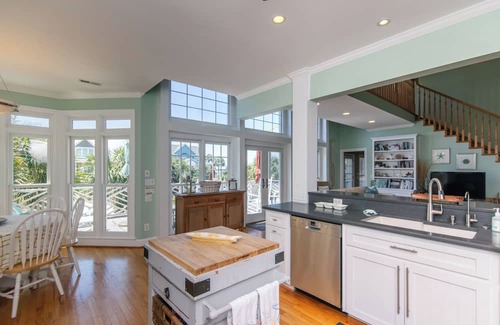 Edisto Island Maison | Casa Del Sol-Ocean View Home One Block from Beach Access-Free WiFi,Screened Porch,Crow's Nest