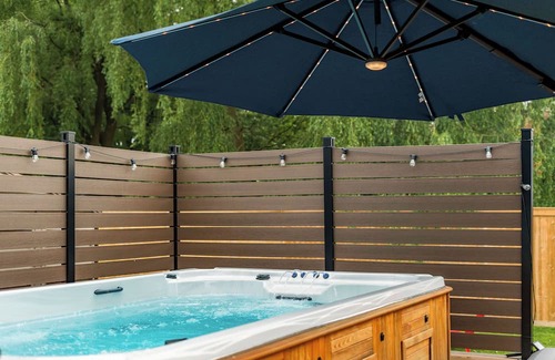 Niagara Falls Maison | Full Home in Niagara · Exclusive Spa Retreat