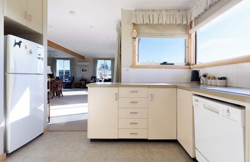 Low Head Maison | Old-School Charm Meets Beachside Bliss