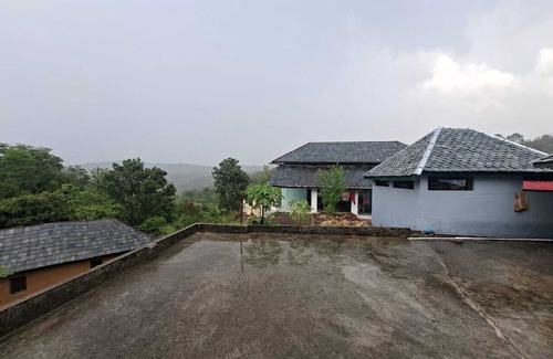 Chintpurni Lit Et Petit-Déjeuner | The Thanedar Sahib -100+ year-old, 4-bedroom Himachali-style homestay