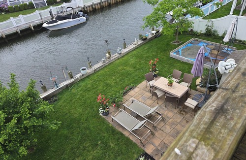Massapequa Maison | RYDER CUP RENTAL AVAILABLE 9/14-10/5 MINIMUM 8 DAYS NEAR TO COURSE 7.3MI.
