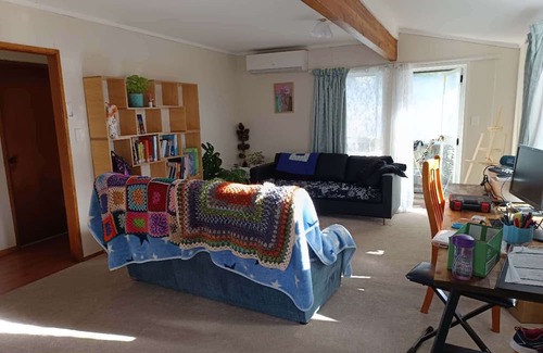 Glenfield Maison | Cosy and Budget room in a vintage house located at Northshore, Auckland
