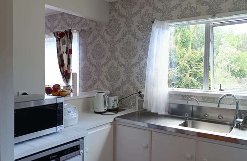 Glenfield Maison | Cosy and Budget room in a vintage house located at Northshore, Auckland