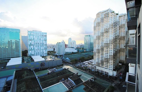 Socorro Appartement | Cozy & Modern 2BR unit with Balcony in Manhattan Cubao - Cylo's Place