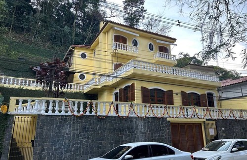 Historic Center Appartement | Romantic Suite with balcony view in the Historic Center of Petrópolis