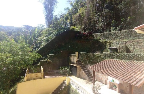 Historic Center Appartement | Romantic Suite with balcony view in the Historic Center of Petrópolis