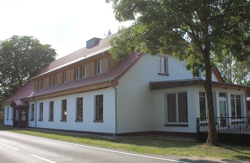 Buetzow Appartement | Apartment 'Vierburg Bützow' with Shared Terrace, Private Garden and Wi-Fi
