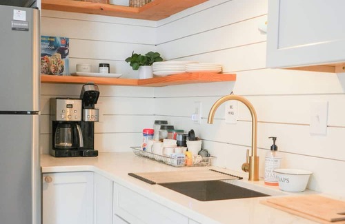 West End Appartement | Amazing West End apartment walkable to downtown and the waterfront.