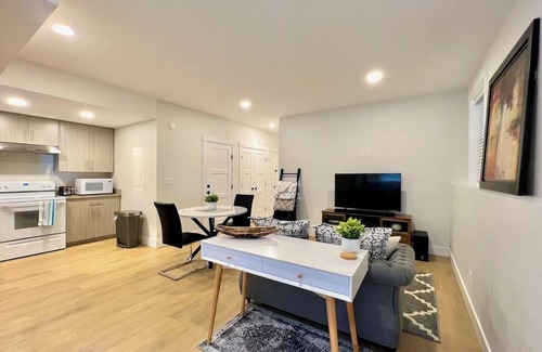 Prince George Maison | Inclusively Home - Mears Court Suite