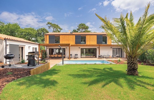 Le Grand-Village-Plage Maison | New air-conditioned archecte villa, heated pool near beach and shops