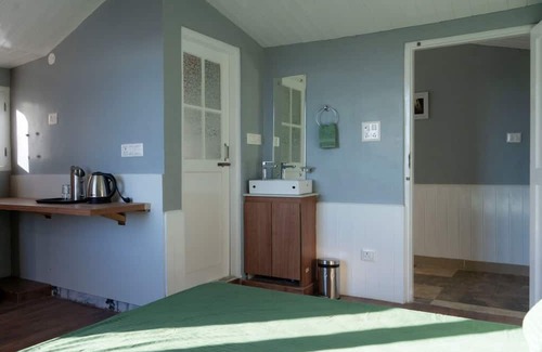 Mashobra Lit Et Petit-Déjeuner | Homely Attic Room with Sunrise and Forest & Mountain Valley Views