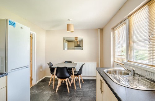 Pontlliw and Tircoed Maison | Parking, Smart TV in Each Room!