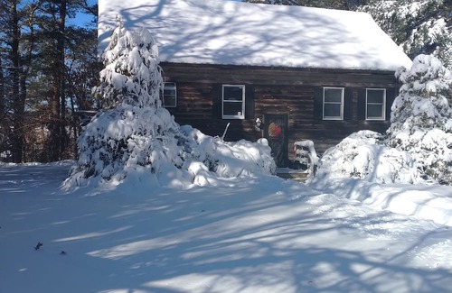 North Carver Cabine | Cozy 2-bedroom cabin in charming Plymouth with AC, WiFi