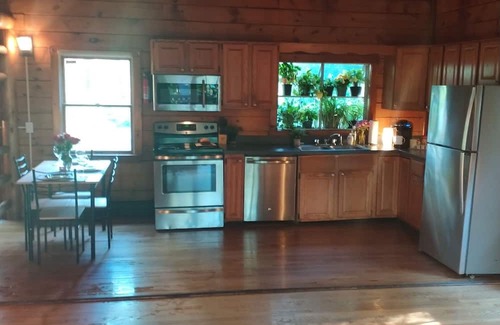 North Carver Cabine | Cozy 2-bedroom cabin in charming Plymouth with AC, WiFi