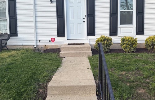 Coral Hills Maison | Charming 1-bedroom townhome in welcoming Capitol Heights with WiFi, AC