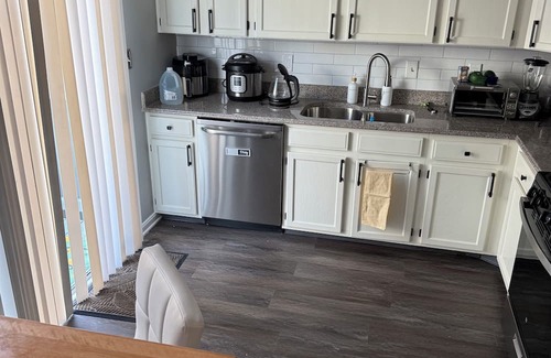 Coral Hills Maison | Charming 1-bedroom townhome in welcoming Capitol Heights with WiFi, AC
