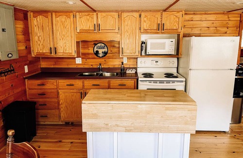 Goshen Cottage | Quiet Fundy Cabin Getaway - Hot Tub Retreat - Dog Friendly Escape - 25k to Fundy