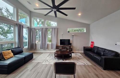 Waterford On Lake Travis Maison | Pet-friendly, upper-level 3-bedroom home with AC, WiFi