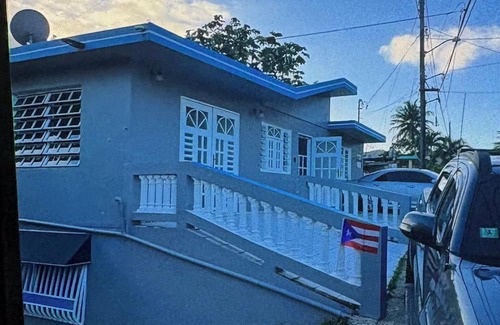 Florencio Maison | Spacious 7-bedroom house with AC, WiFi in lovely Fajardo