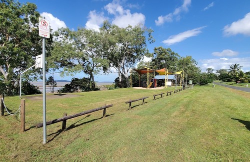 St Helens Beach Maison | Serene St Helens Beach affordable. Multi Families. Crabbing, fishing & relax.