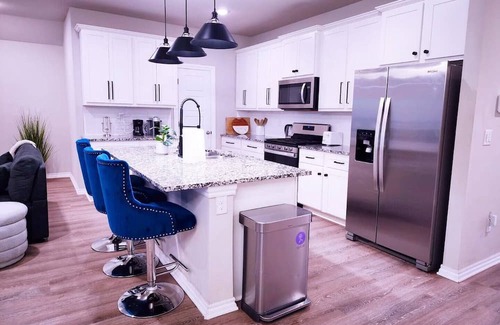 Oklahoma City Maison | 4-bedroom house in fantastic Oklahoma City with AC, fitness room, WiFi