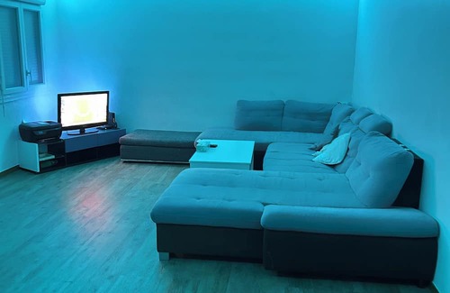 Vitrolles Appartement | Appartement 90m2 2 chambres avec dressings et jacuzzi privée proche Marseille.