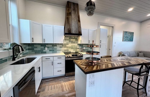 Zionville Maison | New 2-bedroom house in awesome Zionville with WiFi, AC