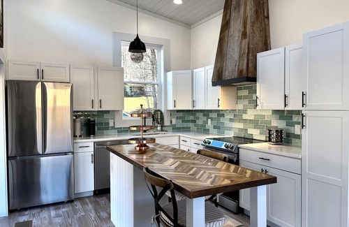 Zionville Maison | New 2-bedroom house in awesome Zionville with WiFi, AC