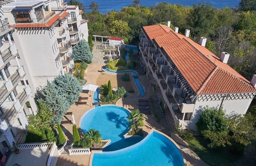 Obzor Appartement | Enjoy luxury of the Cliff **** hotel - Spa-100m to the beach 3 swimming pools