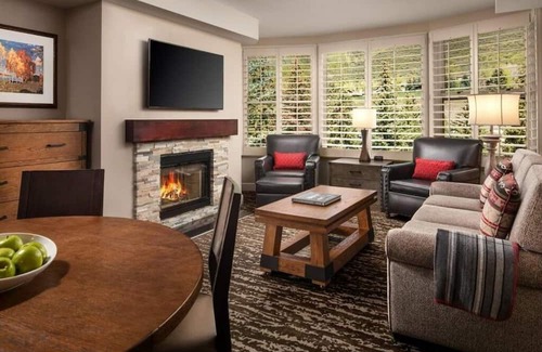 Highland Meadows Copropriété | 2-bedroom condo in lovely Vail with fitness room,Handball. Indoor Pool and Sauna