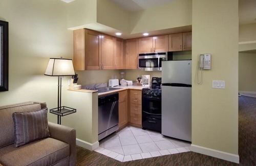 Lake Geneva Appartement | Cozy 1-bedroom apartment with AC, WiFi in charming Lake Geneva