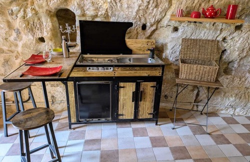 Sainte-Maure-de-Touraine Cabine | Séjour insolite, cabane et salon troglodyte. En touraine
