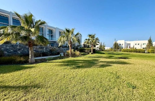 Bahceli Appartement | 2BR apartment in green complex with pools, gym, spa