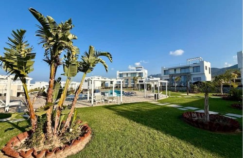 Bahceli Appartement | 2BR apartment in green complex with pools, gym, spa