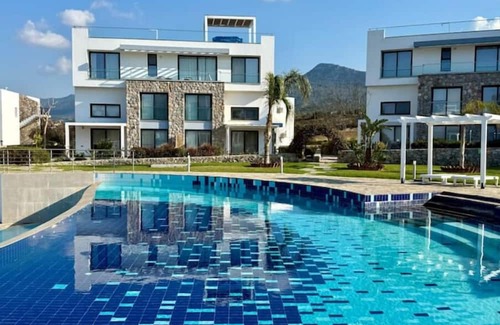 Bahceli Appartement | 2BR apartment in green complex with pools, gym, spa