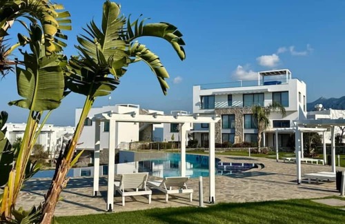 Bahceli Appartement | 2BR apartment in green complex with pools, gym, spa
