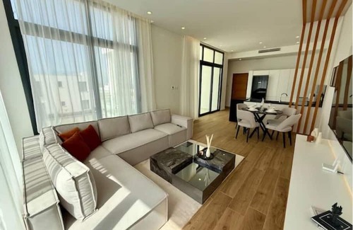 Bahceli Appartement | Chic penthouse in green resort: pool + gym