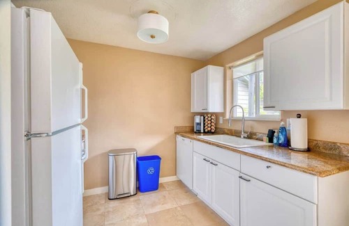 Corbett - Terwilliger - Lair Hill Appartement | Sunny Urban Oasis | Steps from OHSU & Downtown
