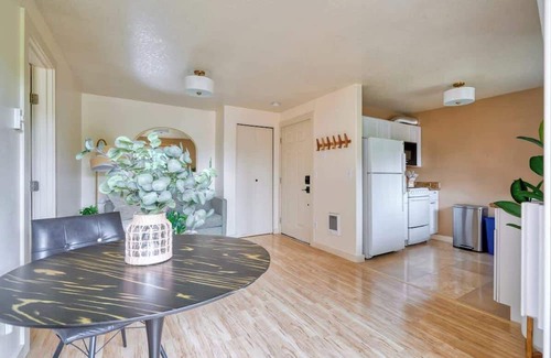 Corbett - Terwilliger - Lair Hill Appartement | Sunny Urban Oasis | Steps from OHSU & Downtown