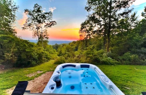 Harrison Cabine | A Still Point Cabin and HOT TUB!