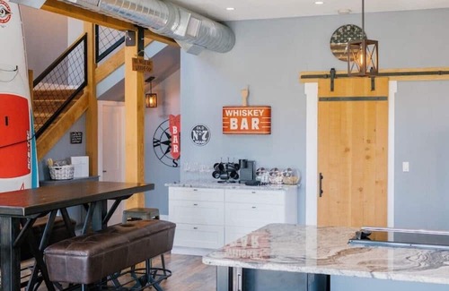 Weeki Wachee Gardens Maison | Weeki Tiki House: Laid-back paradise on the Weeki Wachee River